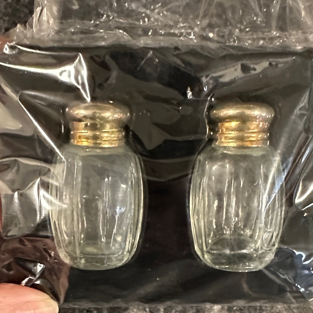 Vintage Bradford Exchange Crystal and Silver Salt & Pepper Set - Picture 4 of 4